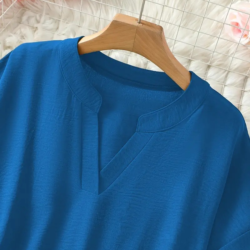 Véronique | Relaxed V-Notch Blouse